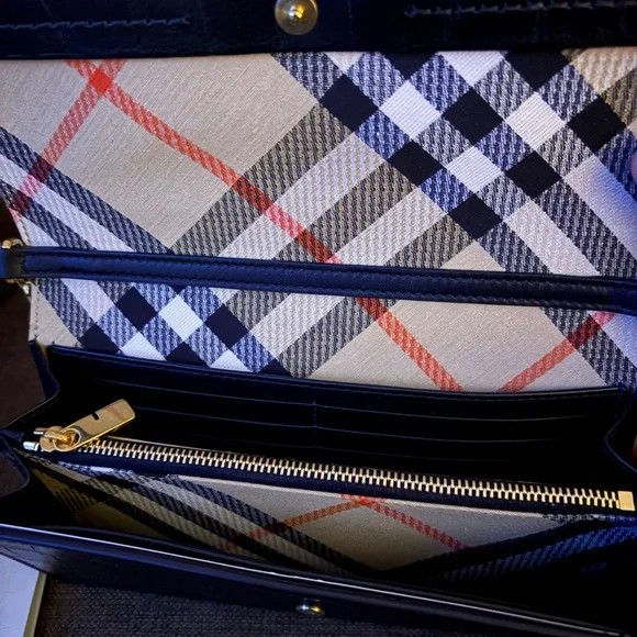 Burberry Black Leather Chain Bag - Picture 4 of 7